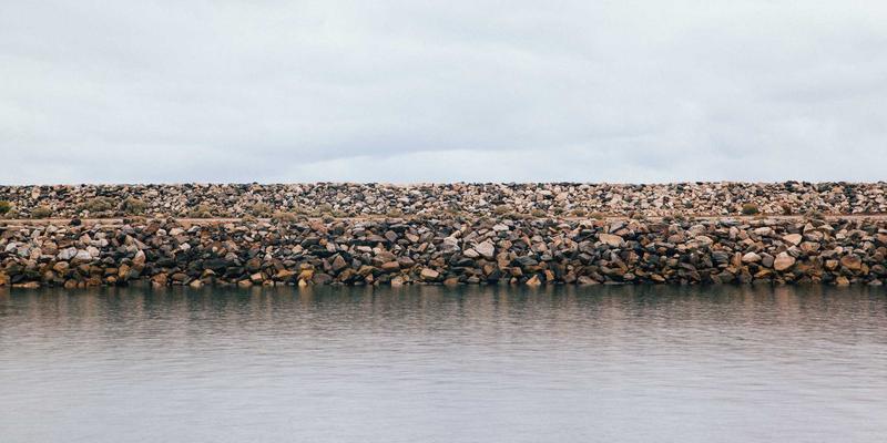 新车上市别只顾看配置!汽车玻璃水选购全攻略:冬夏配方揭秘与自制风险